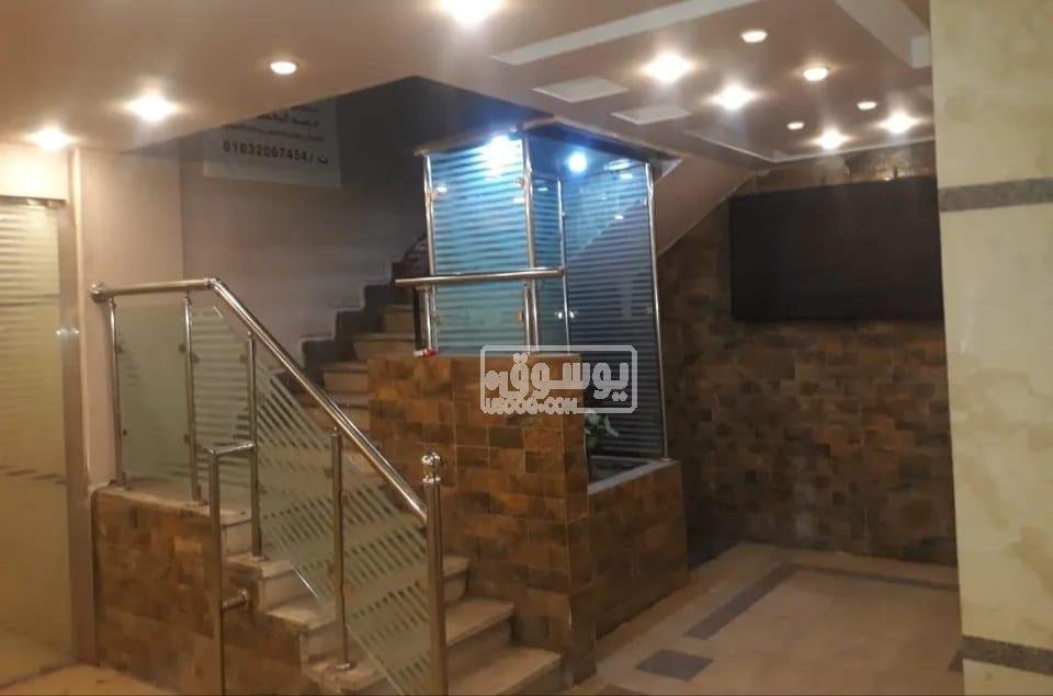 شقة للايجار بسعر قابل للتفاوض تصلح سكنى وادارى فى الهرم