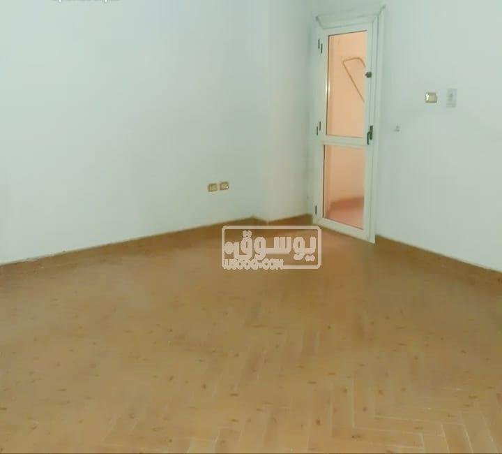 مكتب يصلح لجميع الاغراض للايجار تشطيب سوبر لوكس فى المهندسين