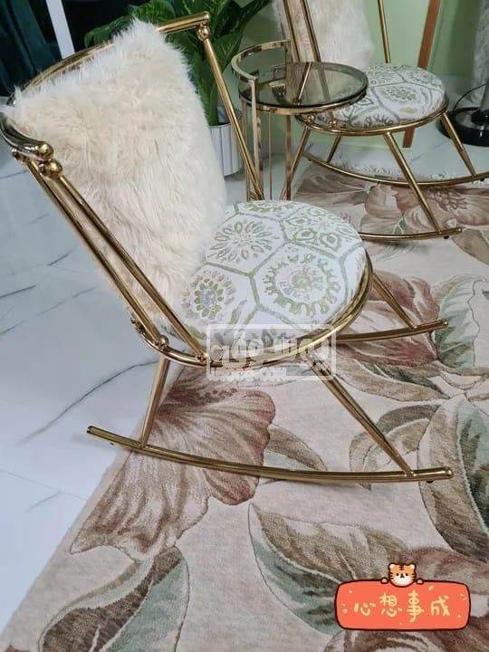 لمحبين التميز والرقة اثنين كرسى هزاز للبيع فى مدينتى