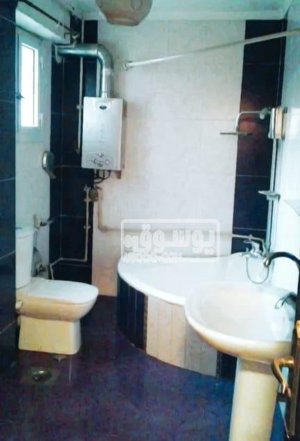 شقة للايجار مكيفة وبها مطبخ فى مدينة نصر