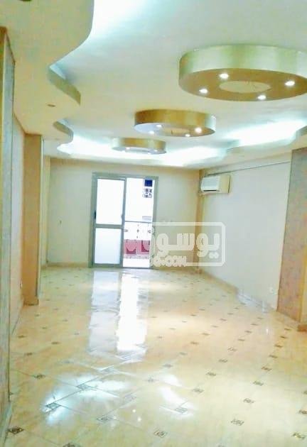 شقة للايجار مكيفة وبها مطبخ فى مدينة نصر