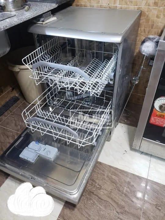 غسالة اطباق ارستون استخدام خفيف تعتبر جيدة فى المعادى