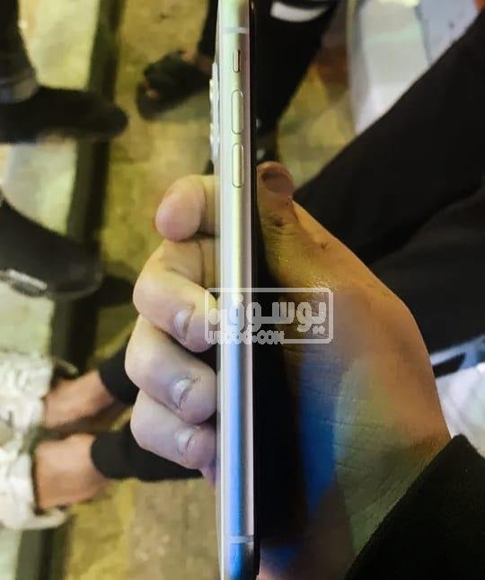 موبايل i phone 11 معاه واصلة الشاحن والعلبة للبيع فى الجيزة