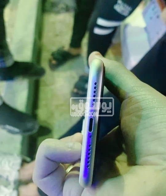 موبايل i phone 11 معاه واصلة الشاحن والعلبة للبيع فى الجيزة