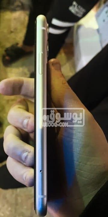 موبايل i phone 11 معاه واصلة الشاحن والعلبة للبيع فى الجيزة