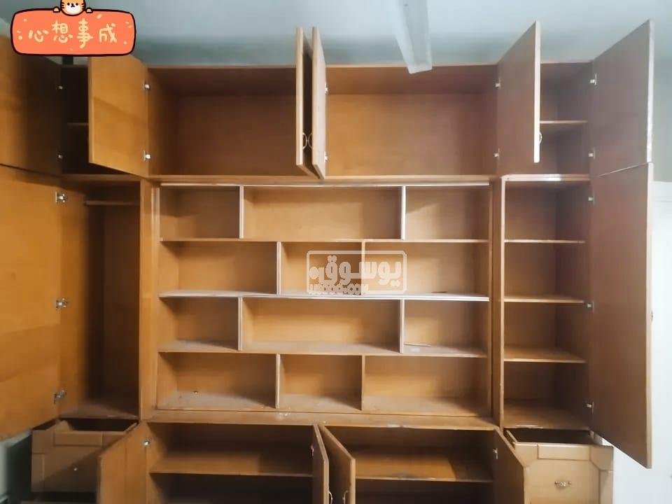 مكتبة للبيع مستعملة كبيرة وعملية فى حلوان