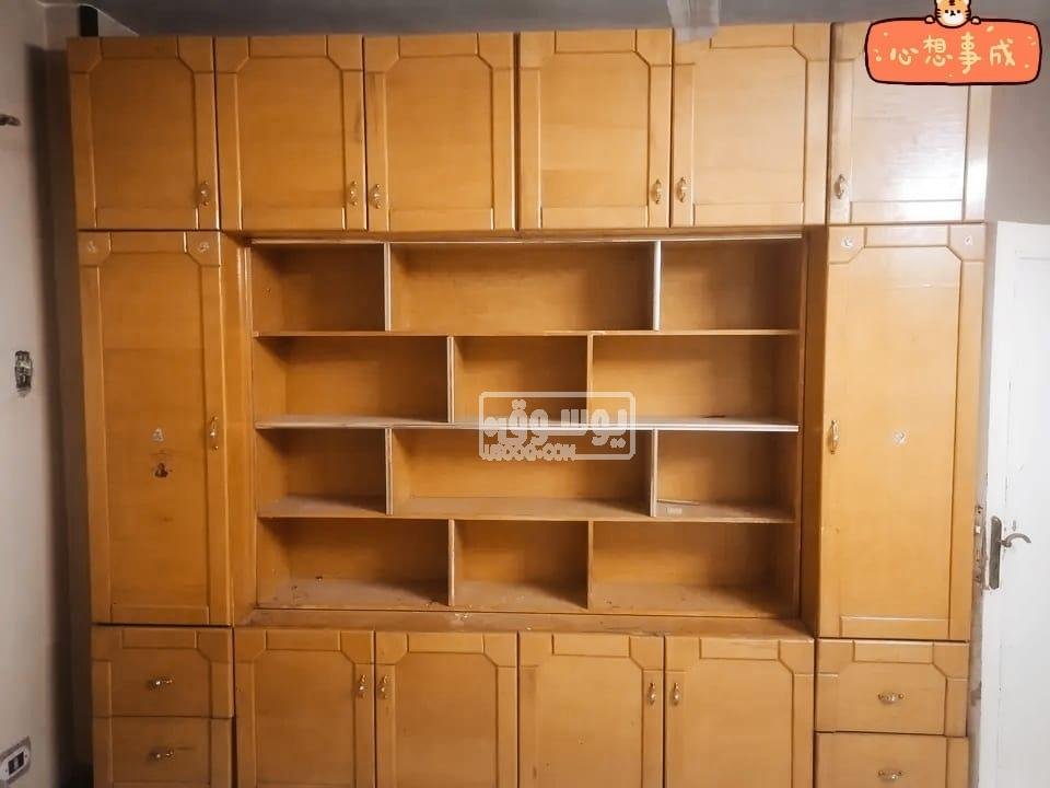 مكتبة للبيع مستعملة كبيرة وعملية فى حلوان