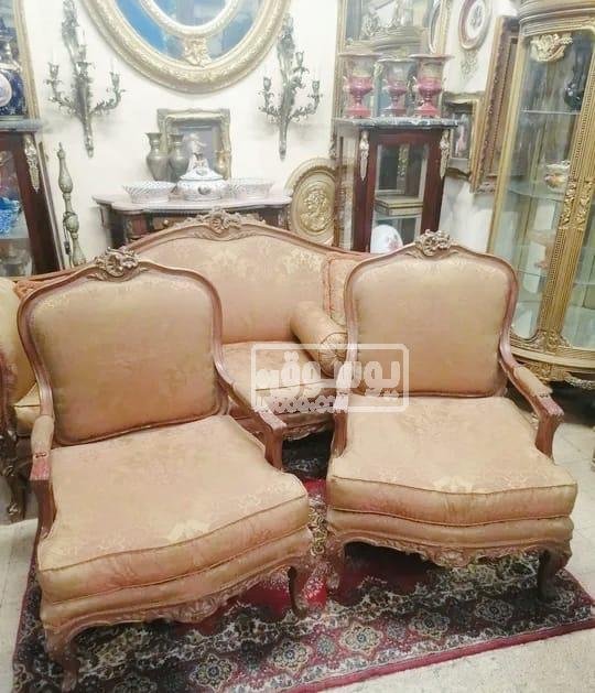 صالون مدهب اوكسدية مستعمل معاه تلاتة ترابيزة للبيع