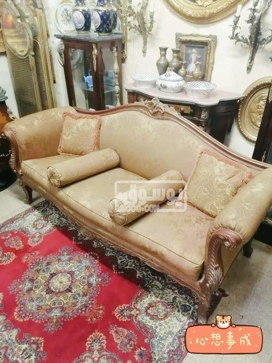 صالون مدهب اوكسدية مستعمل معاه تلاتة ترابيزة للبيع