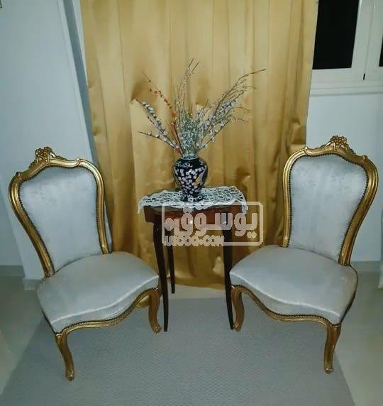 اتنين كرسى مدهب طرابيزة للبيع فى القاهرة الجديدة