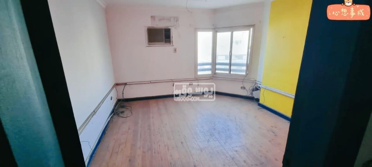 مكتب للايجار تشطيب لوكس موقع حيوى بين الهرم وفيصل