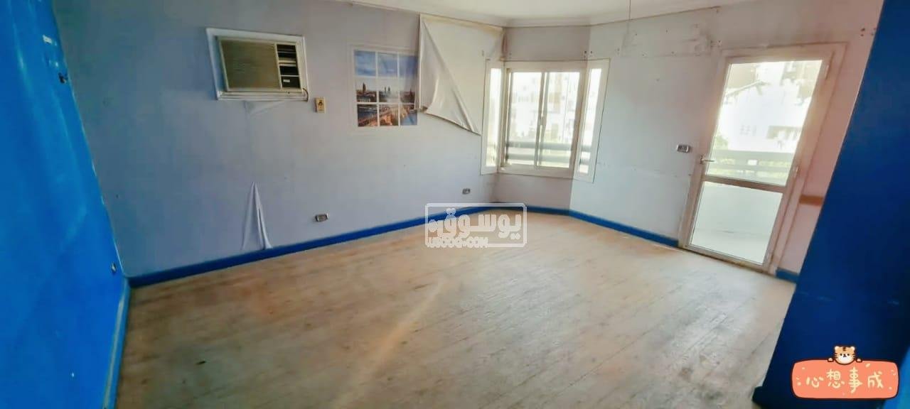 مكتب للايجار تشطيب لوكس موقع حيوى بين الهرم وفيصل