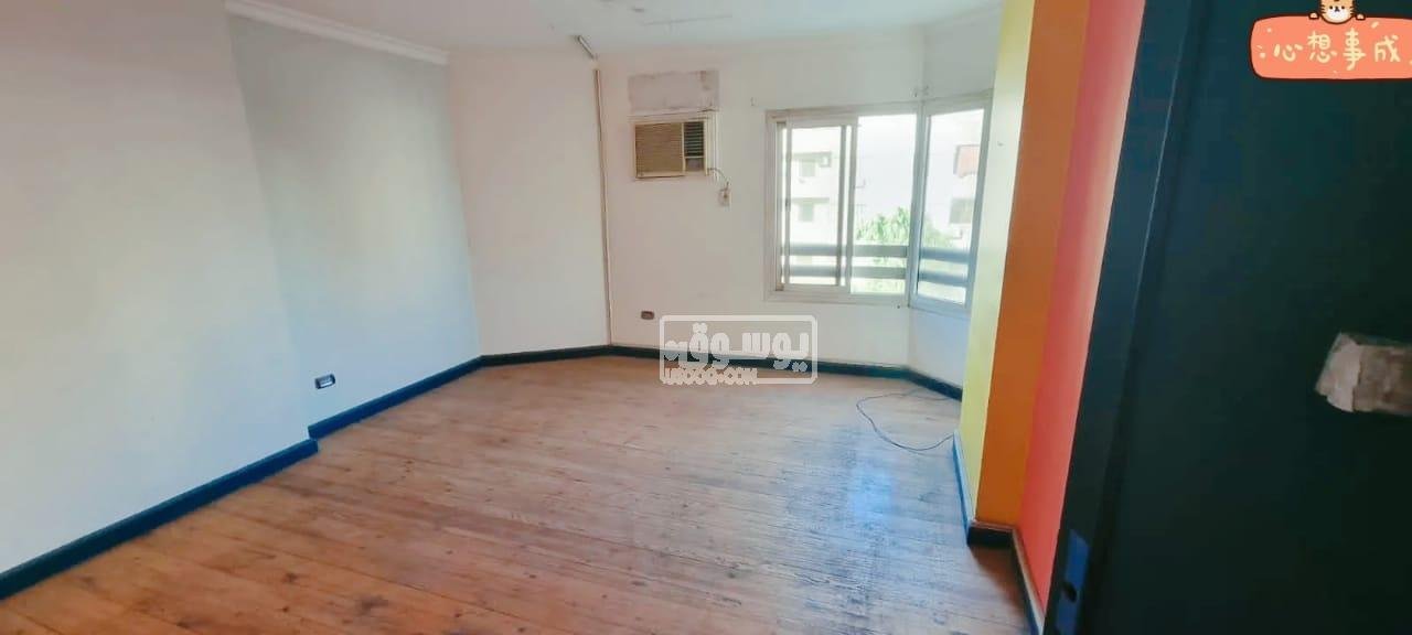 مكتب للايجار تشطيب لوكس موقع حيوى بين الهرم وفيصل