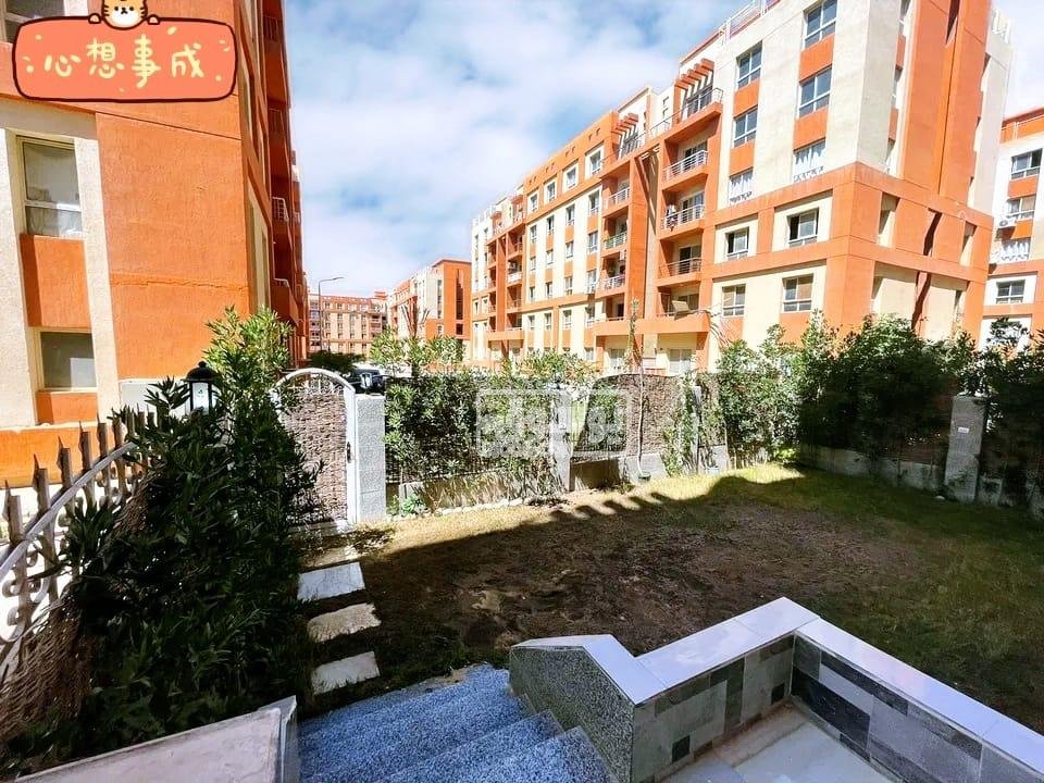 شقة ارضى بجنينة خاصة تشطيب الترا لوكس للايجار باكتوبر