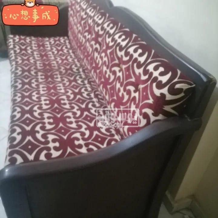كنبة سرير عمولة بسحارة للبيع بحال ممتازة