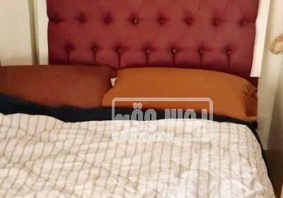 سرير للبيع تنجيد ضهر كابوتنية مع المرتبة ومكتب بحالة ممتازة WhatsApp-Image-2023-04-30-at-10.08.18-PM