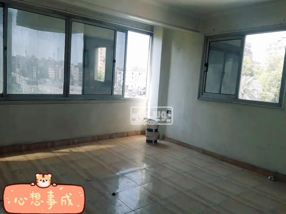 شقة للايجار تشطيب سوبر لوكس تطلع على شارع رئيسى بالمهندسين