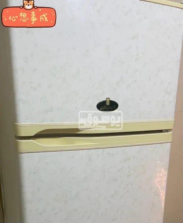 تلاجة للبيع اتنين باب كريازى بحالة ممتازة البيع لدواعى السفر