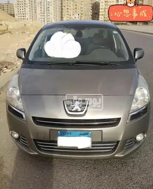 سيارة برخصة سارية تلات سنين بيجو موديل 2013 للبيع فى المعادى
