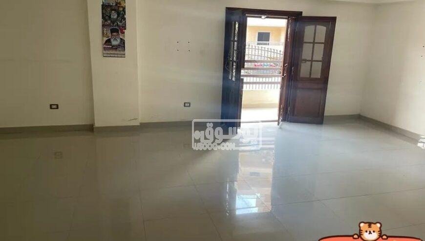شقة للايجار كبيرة 220 متر تشطيب سوبر لوكس فى المقطم بالقاهرة
