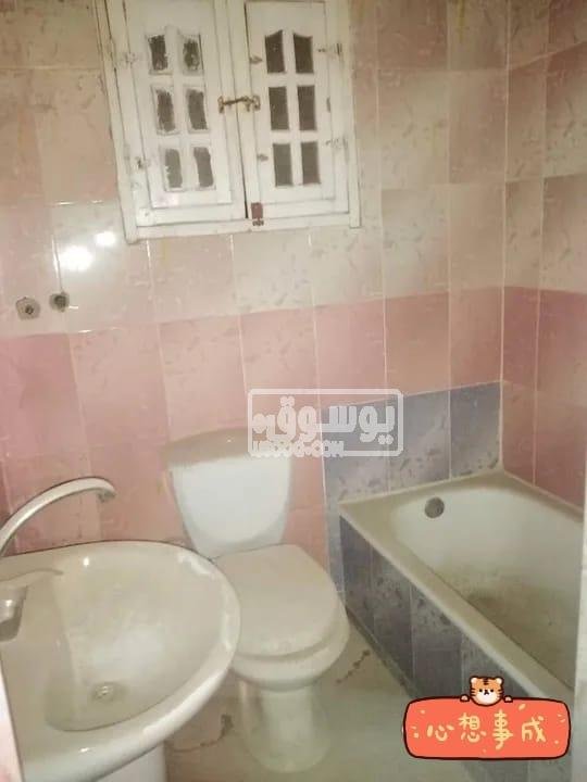 شقة للايجار من المالك دور سابع سلم تشطيب لوكس فى عين شمس