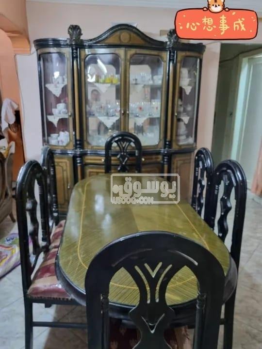 سفرة ونيش كبير للبيع بحالة جيدة فى عين شمس