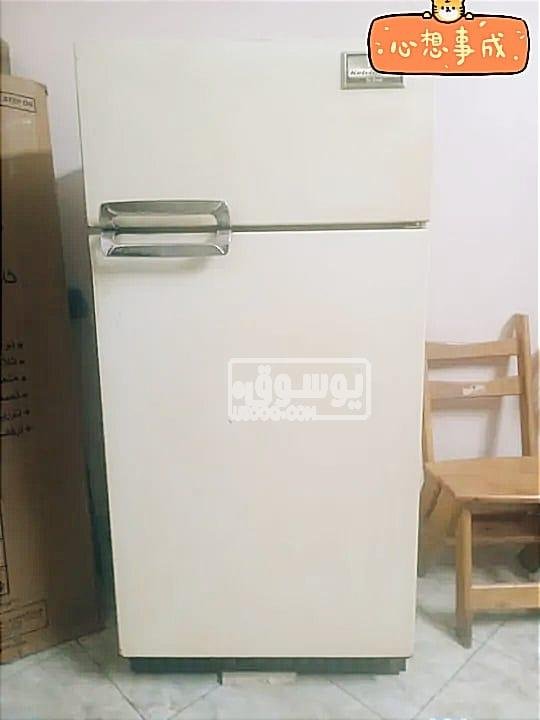 تلاجة مستعلة للبيع معاها قاعدة الوميتال فى عين شمس