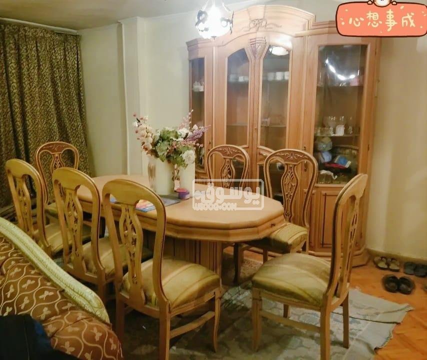 سفرة ونيش للبيع بحالة ممتازة خشب نضيف مستعملة فى مصر الجديدة