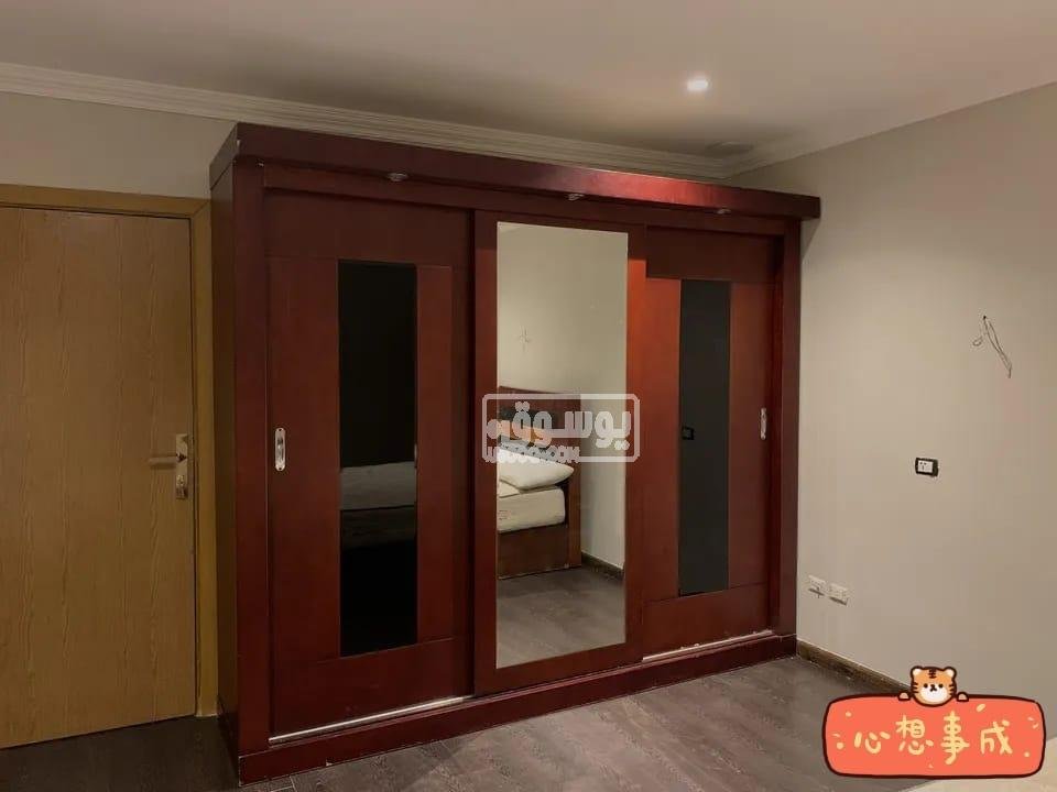 دولاب كبير للبيع استخدام خفيف نضيف حالة ممتازة للبيع باكتوبر