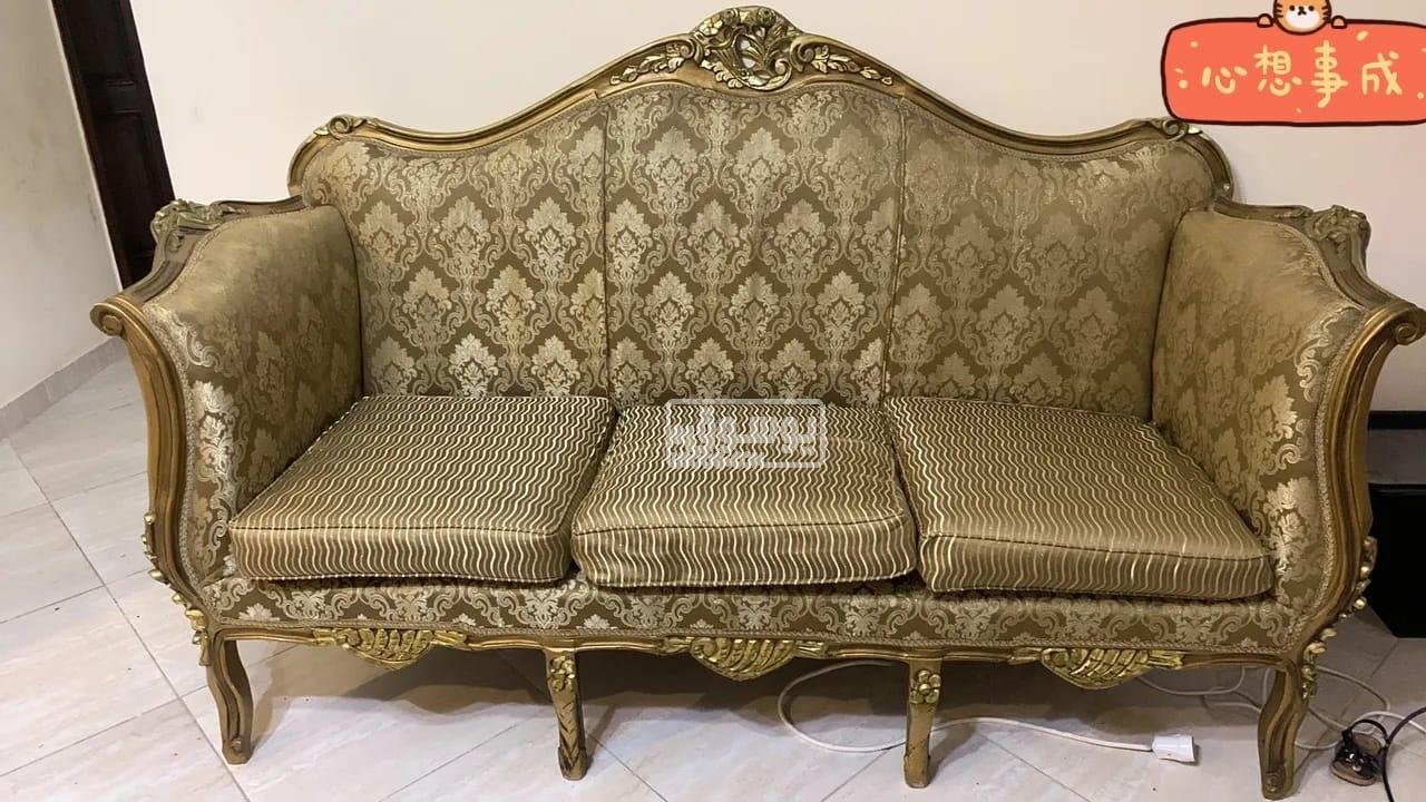 صالون مدهب دمياطى استخدام خفيف بحالة ممتازة للبيع