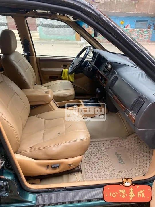 سيارة جيب جراند شيروكى للبيع برخصة سارية سنة فى حلوان