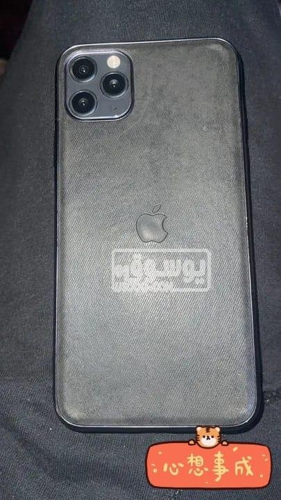 موبايل iphone 11 pro max هاى كوبى بحالة ممتازة للبيع