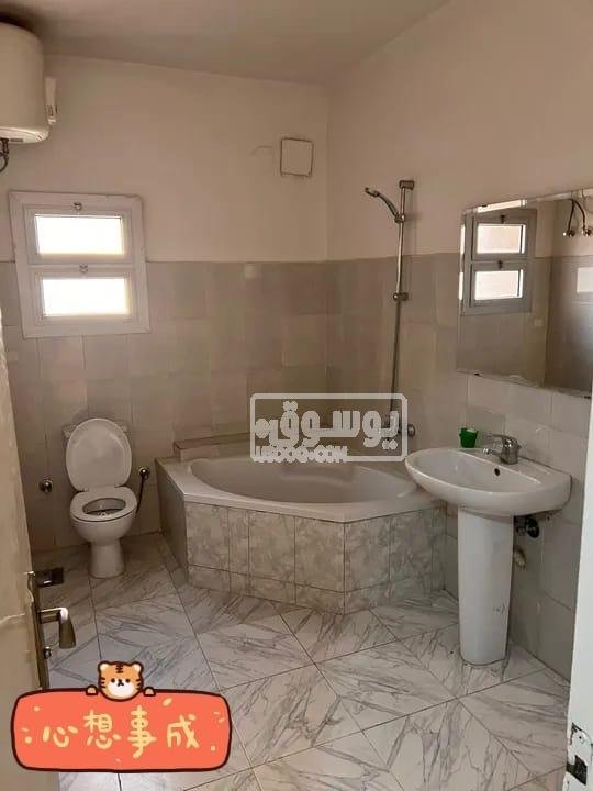 شقة للايجار تشطيب سوبر لوكس واسعة فى منطقة راقية بالمهندسين