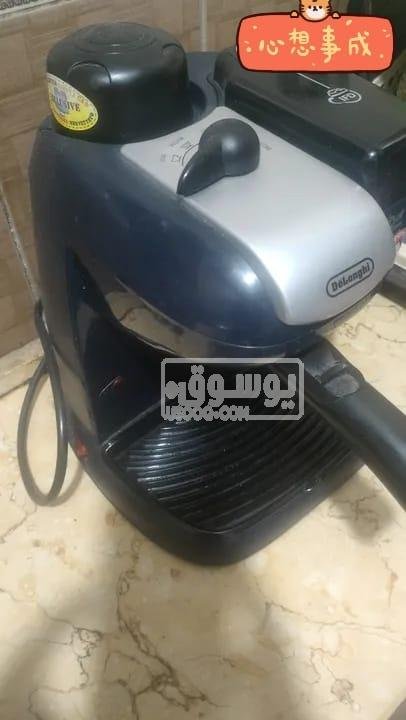 ماكينة قهوة اسبريسو ديلونجى استخدام شهور بحالة ممتازة للبيع