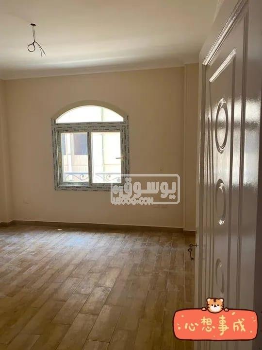 شقة للايجار مساحة كبيرة كاملة المرافق تشطيب عالى بالعبور