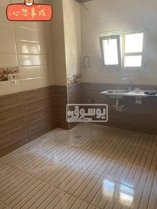 شقة للايجار مساحة كبيرة كاملة المرافق تشطيب عالى بالعبور