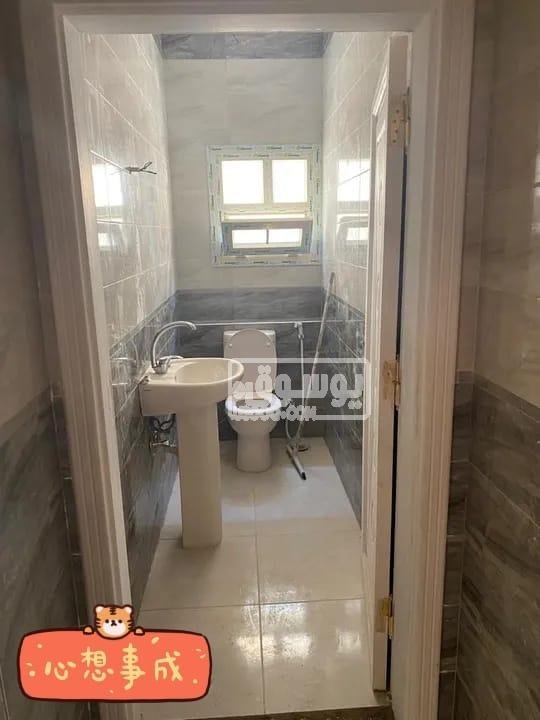 شقة للايجار مساحة كبيرة كاملة المرافق تشطيب عالى بالعبور