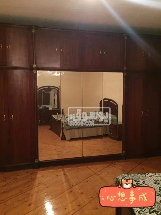 اوضة نوم ماستر للبيع بحالة ممتازة مزخرفة ومطعمة بالنحاس