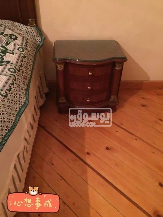 اوضة نوم ماستر للبيع بحالة ممتازة مزخرفة ومطعمة بالنحاس