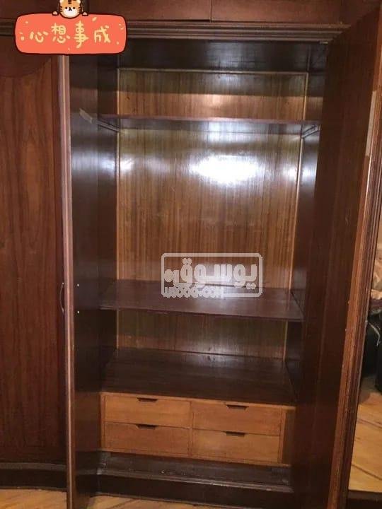 اوضة نوم ماستر للبيع بحالة ممتازة مزخرفة ومطعمة بالنحاس