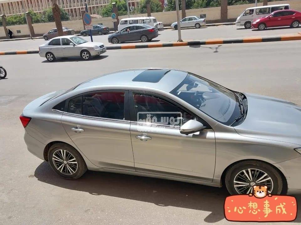 سيارة للبيع ام جى 5 اعلى فئة رخصة سارية سنة فى الجيزة