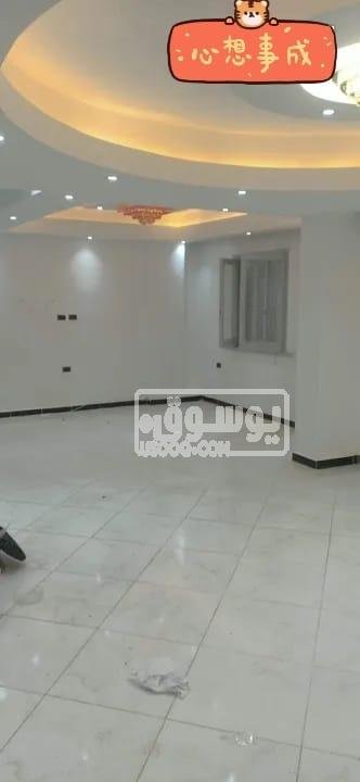 شقة للايجار تشطيب سوبر لوكس قريبة من جميع الخدمات بالجيزة