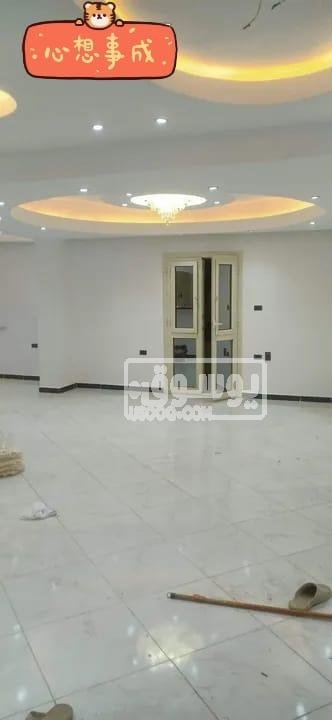 شقة للايجار تشطيب سوبر لوكس قريبة من جميع الخدمات بالجيزة