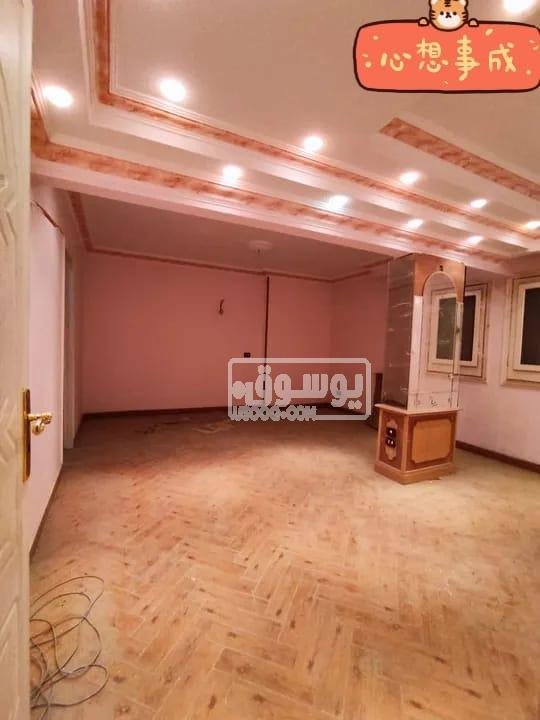 شقة للايجار فى اكتوبر الحى الرابع كبيرة تشطيب لوكس