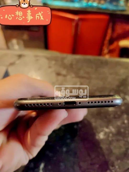 موبايل iphone 8 plus مستعمل معاه الشاحن الاصلى فى فيصل